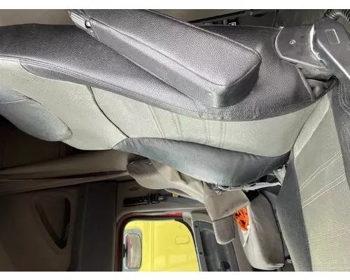 FREIGHTLINER CASCADIA 125 SEAT, FRONT