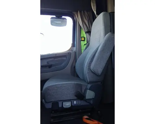 FREIGHTLINER CASCADIA 125 SEAT, FRONT