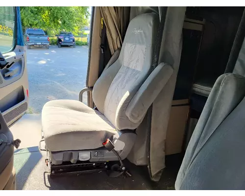 FREIGHTLINER CASCADIA 125 SEAT, FRONT