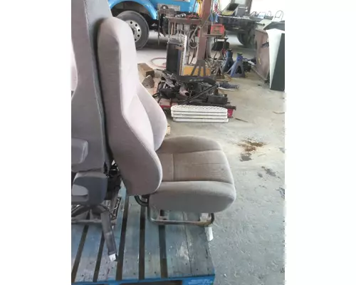 FREIGHTLINER CASCADIA 125 SEAT, FRONT