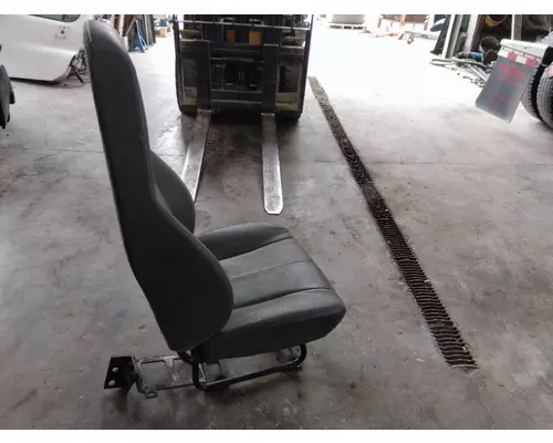 FREIGHTLINER CASCADIA 125 SEAT, FRONT