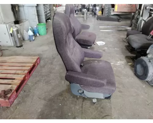 FREIGHTLINER CASCADIA 125 SEAT, FRONT