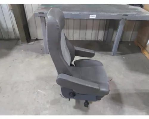 FREIGHTLINER CASCADIA 125 SEAT, FRONT