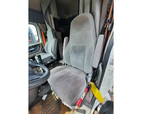 FREIGHTLINER CASCADIA 125 SEAT, FRONT