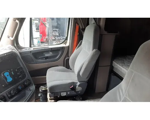 FREIGHTLINER CASCADIA 125 SEAT, FRONT