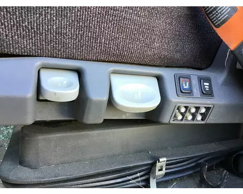 FREIGHTLINER CASCADIA 125 SEAT, FRONT