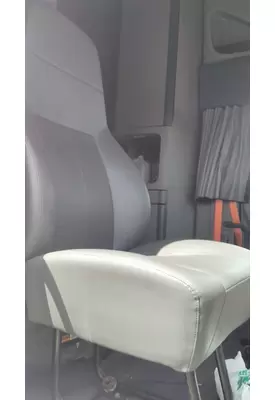 FREIGHTLINER CASCADIA 125 SEAT, FRONT