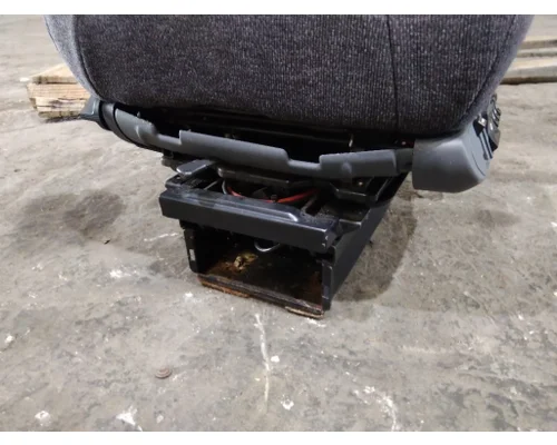FREIGHTLINER CASCADIA 125 SEAT, FRONT