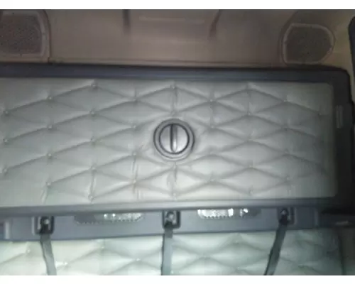 FREIGHTLINER CASCADIA 125 SLEEPER BUNK