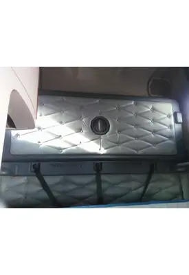 FREIGHTLINER CASCADIA 125 SLEEPER BUNK