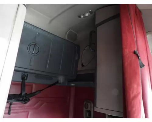 FREIGHTLINER CASCADIA 125 SLEEPER BUNK