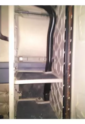 FREIGHTLINER CASCADIA 125 SLEEPER CLOSET