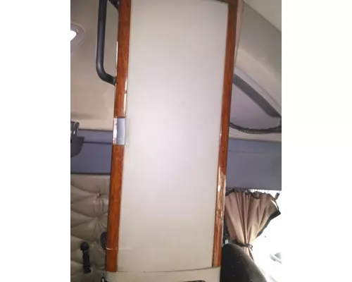 FREIGHTLINER CASCADIA 125 SLEEPER CLOSET