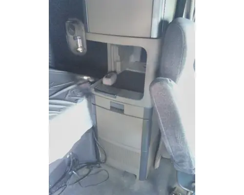 FREIGHTLINER CASCADIA 125 SLEEPER CLOSET