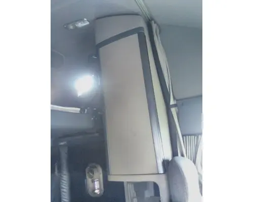 FREIGHTLINER CASCADIA 125 SLEEPER CLOSET