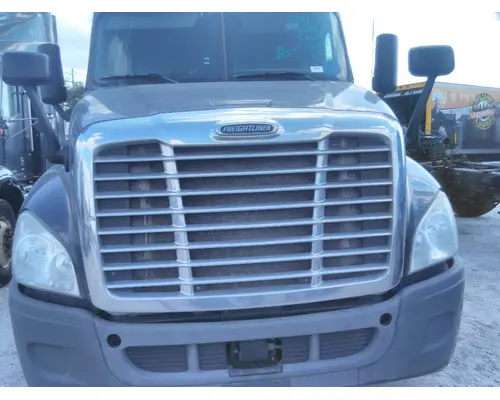 FREIGHTLINER CASCADIA 125 SLEEPER CLOSET