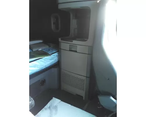 FREIGHTLINER CASCADIA 125 SLEEPER CLOSET