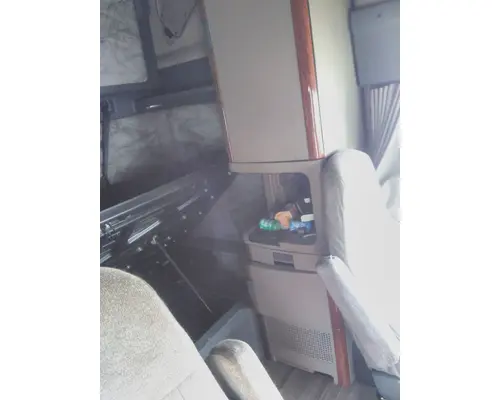 FREIGHTLINER CASCADIA 125 SLEEPER CLOSET