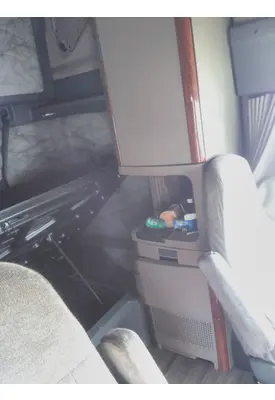 FREIGHTLINER CASCADIA 125 SLEEPER CLOSET