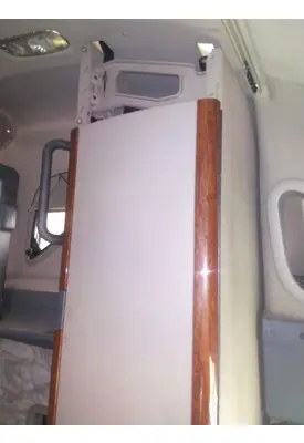 FREIGHTLINER CASCADIA 125 SLEEPER CLOSET