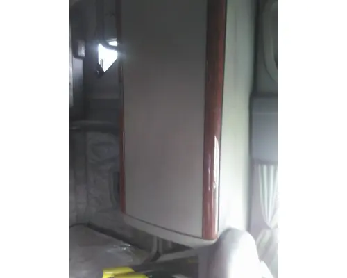 FREIGHTLINER CASCADIA 125 SLEEPER CLOSET
