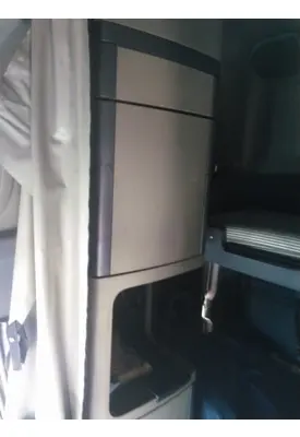FREIGHTLINER CASCADIA 125 SLEEPER CLOSET