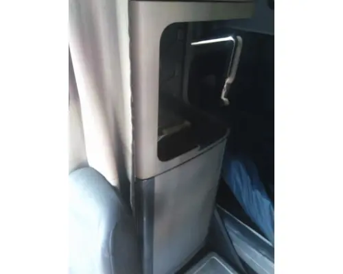 FREIGHTLINER CASCADIA 125 SLEEPER CLOSET