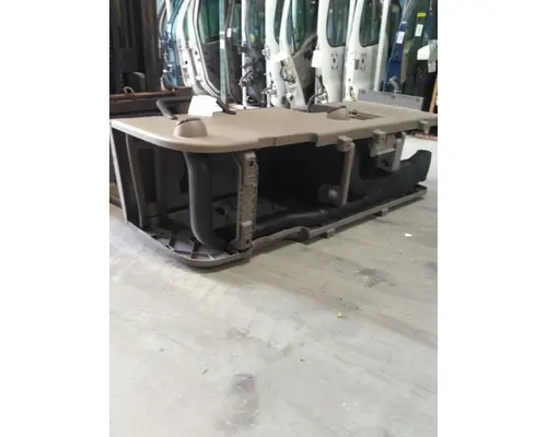 FREIGHTLINER CASCADIA 125 SLEEPER CLOSET