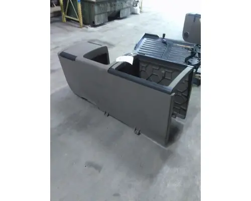 FREIGHTLINER CASCADIA 125 SLEEPER CLOSET