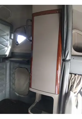 FREIGHTLINER CASCADIA 125 SLEEPER CLOSET