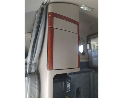 FREIGHTLINER CASCADIA 125 SLEEPER CLOSET