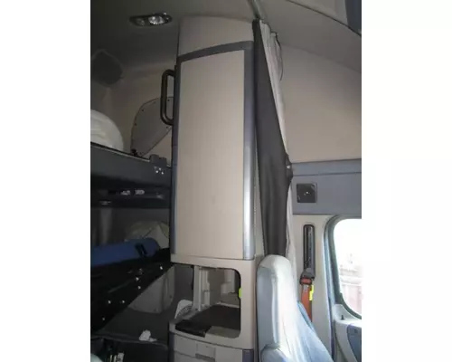 FREIGHTLINER CASCADIA 125 SLEEPER CLOSET