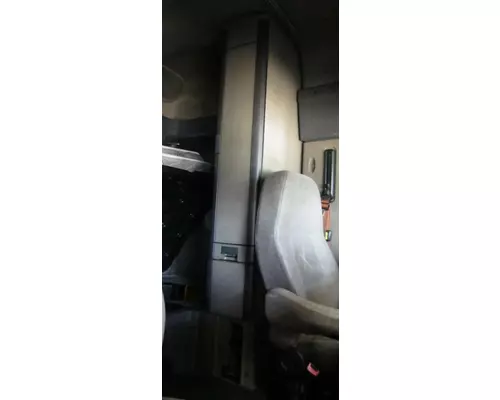 FREIGHTLINER CASCADIA 125 SLEEPER CLOSET