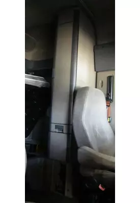 FREIGHTLINER CASCADIA 125 SLEEPER CLOSET