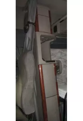 FREIGHTLINER CASCADIA 125 SLEEPER CLOSET