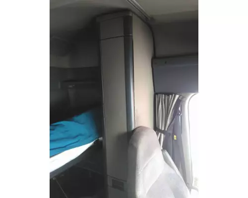 FREIGHTLINER CASCADIA 125 SLEEPER CLOSET