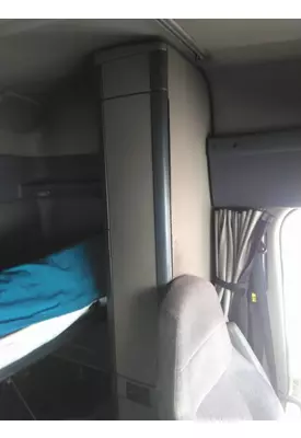 FREIGHTLINER CASCADIA 125 SLEEPER CLOSET