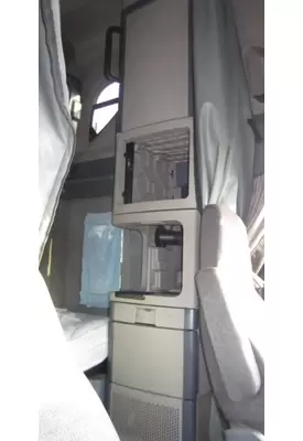 FREIGHTLINER CASCADIA 125 SLEEPER CLOSET