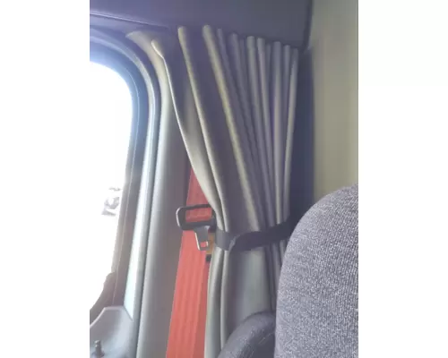FREIGHTLINER CASCADIA 125 SLEEPER CURTAIN