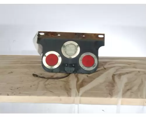 FREIGHTLINER CASCADIA 125 STOP TURN TAIL LAMP