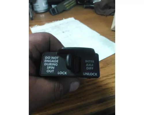 FREIGHTLINER CASCADIA 125 SWITCH, MARKER LAMPS TRAILER