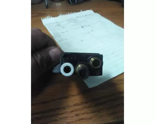 FREIGHTLINER CASCADIA 125 SWITCH, MARKER LAMPS TRAILER