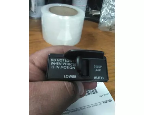 FREIGHTLINER CASCADIA 125 SWITCH, MARKER LAMPS TRAILER