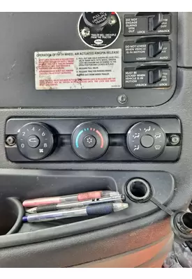 FREIGHTLINER CASCADIA 125 TEMPERATURE CONTROL