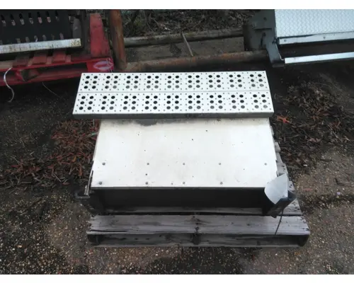 FREIGHTLINER CASCADIA 125 TOOL BOX