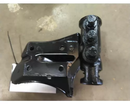 FREIGHTLINER CASCADIA 125 TOW HOOK