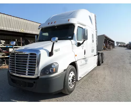 FREIGHTLINER CASCADIA 125 WHOLE TRUCK FOR PARTS