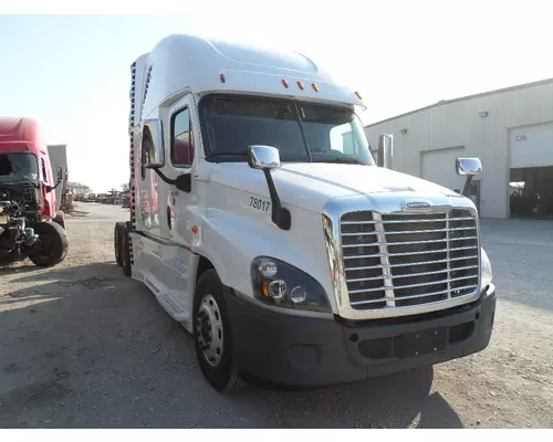 FREIGHTLINER CASCADIA 125 WHOLE TRUCK FOR PARTS