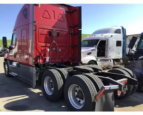 FREIGHTLINER CASCADIA 125 WHOLE TRUCK FOR PARTS