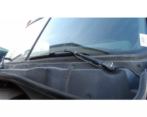 FREIGHTLINER CASCADIA 125 WINDSHIELD WIPER ARM